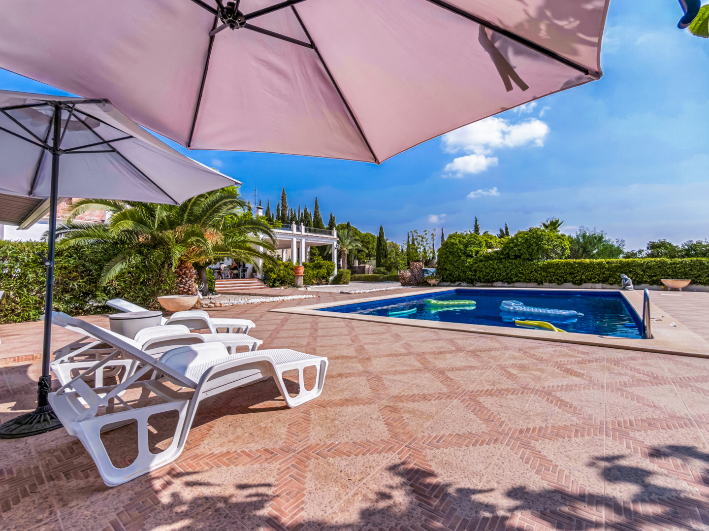 Resale - 4 Bed 3 Bath Villa with a private pool & parking in Aspe Alicante - av tres de agosto - Alicante