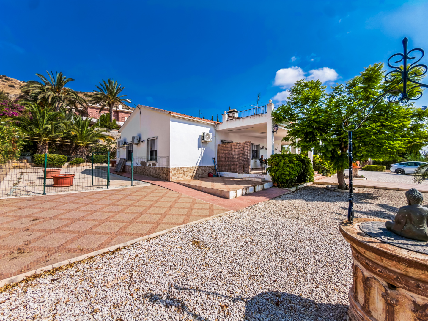 Resale - 4 Bed 3 Bath Villa with a private pool & parking in Aspe Alicante - av tres de agosto - Alicante