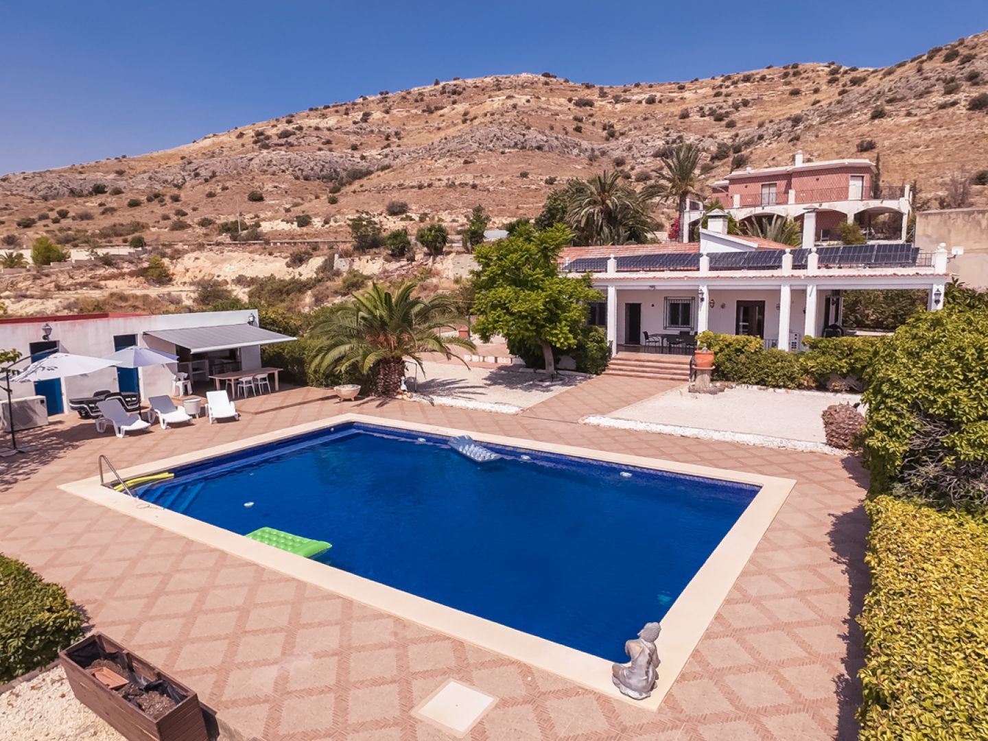 4 Bed 3 Bath Villa with a private pool & parking in Aspe Alicante