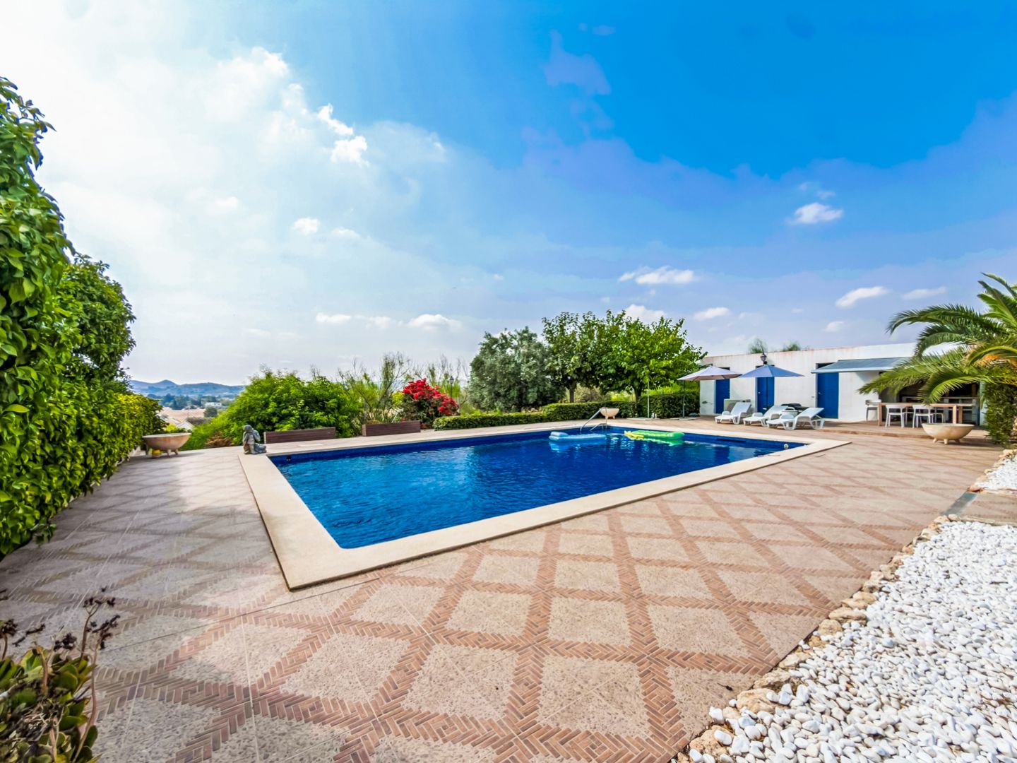 4 Bed 3 Bath Villa with a private pool & parking in Aspe Alicante