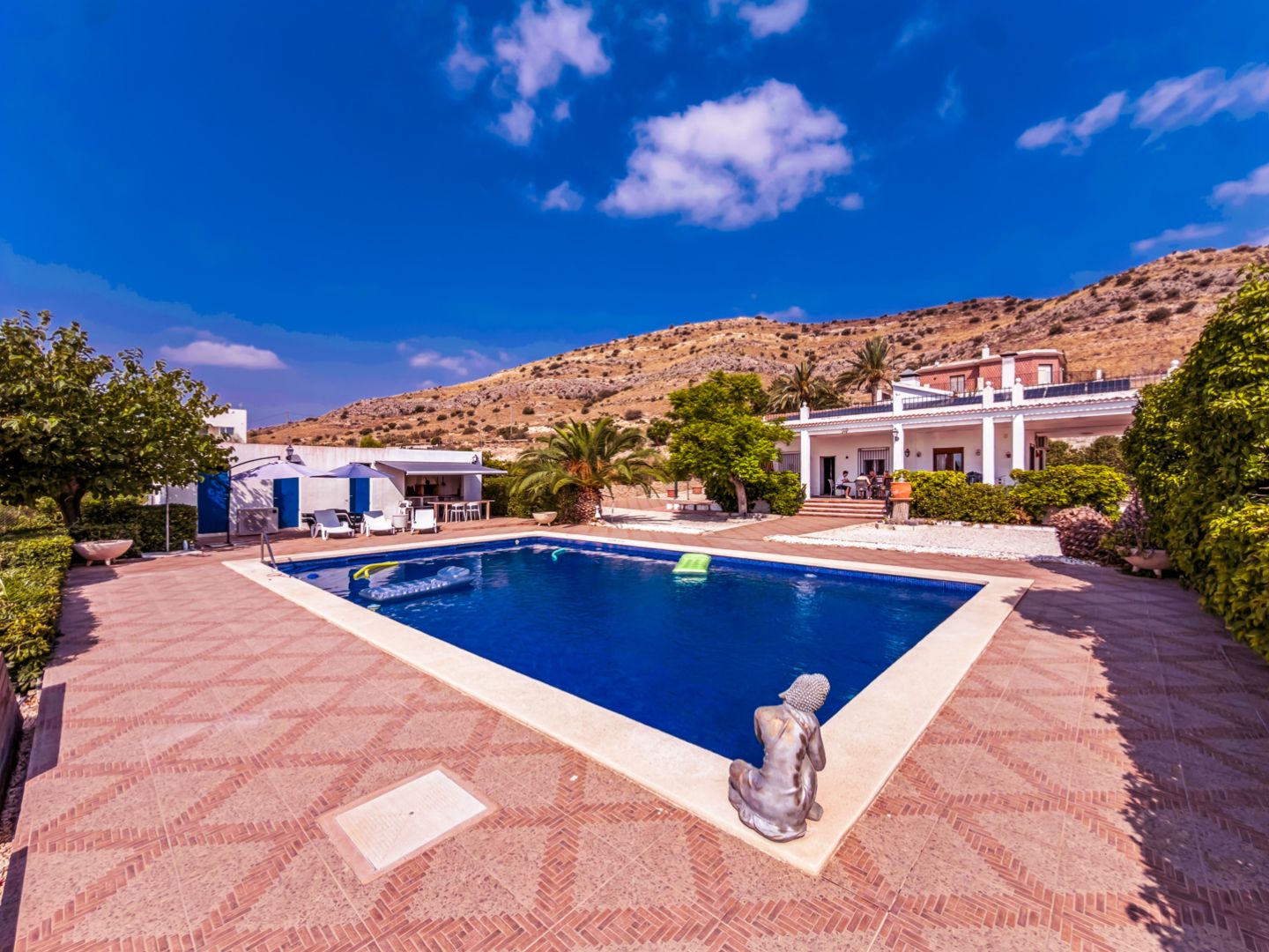 4 Bed 3 Bath Villa with a private pool & parking in Aspe Alicante