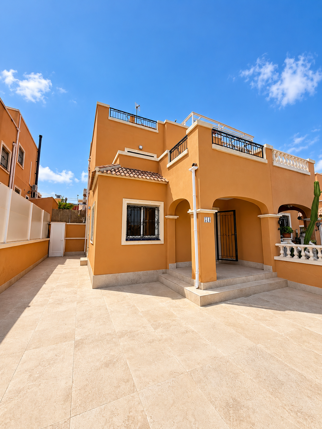 Resale - 3 Bedroom 2 Bathroom Chalet in Orihuela Costa - Dream Hills  - Alicante
