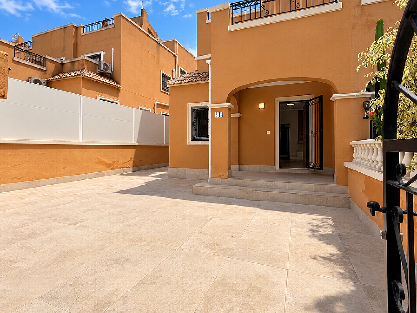 3 Bedroom 2 Bathroom Chalet in Orihuela Costa