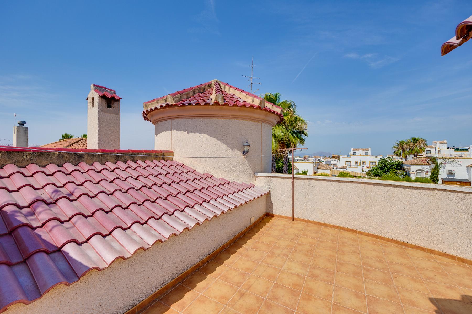 Resale - 3 Bedroom 2 Bathroom Chalet in San Fulgencio - LA MARINA  - Alicante