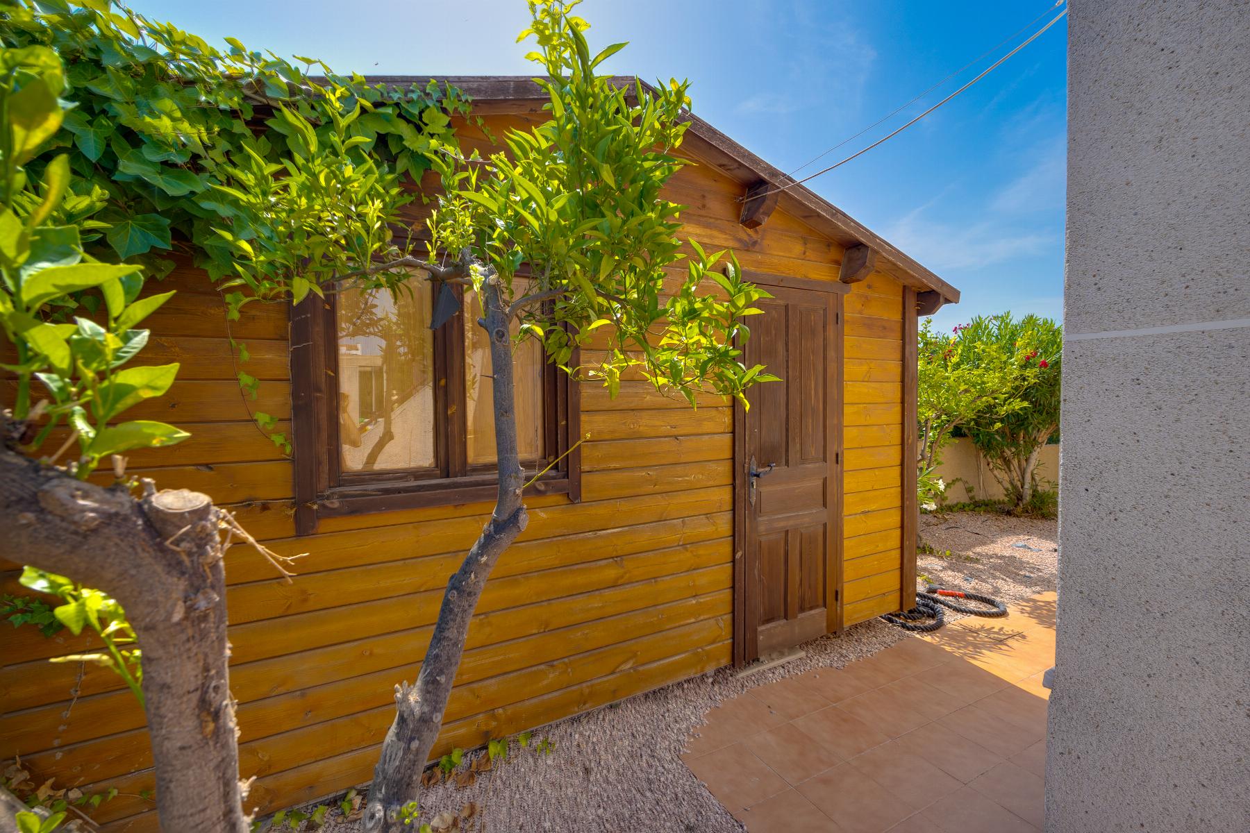 Resale - 3 Bedroom 2 Bathroom Chalet in San Fulgencio - LA MARINA  - Alicante