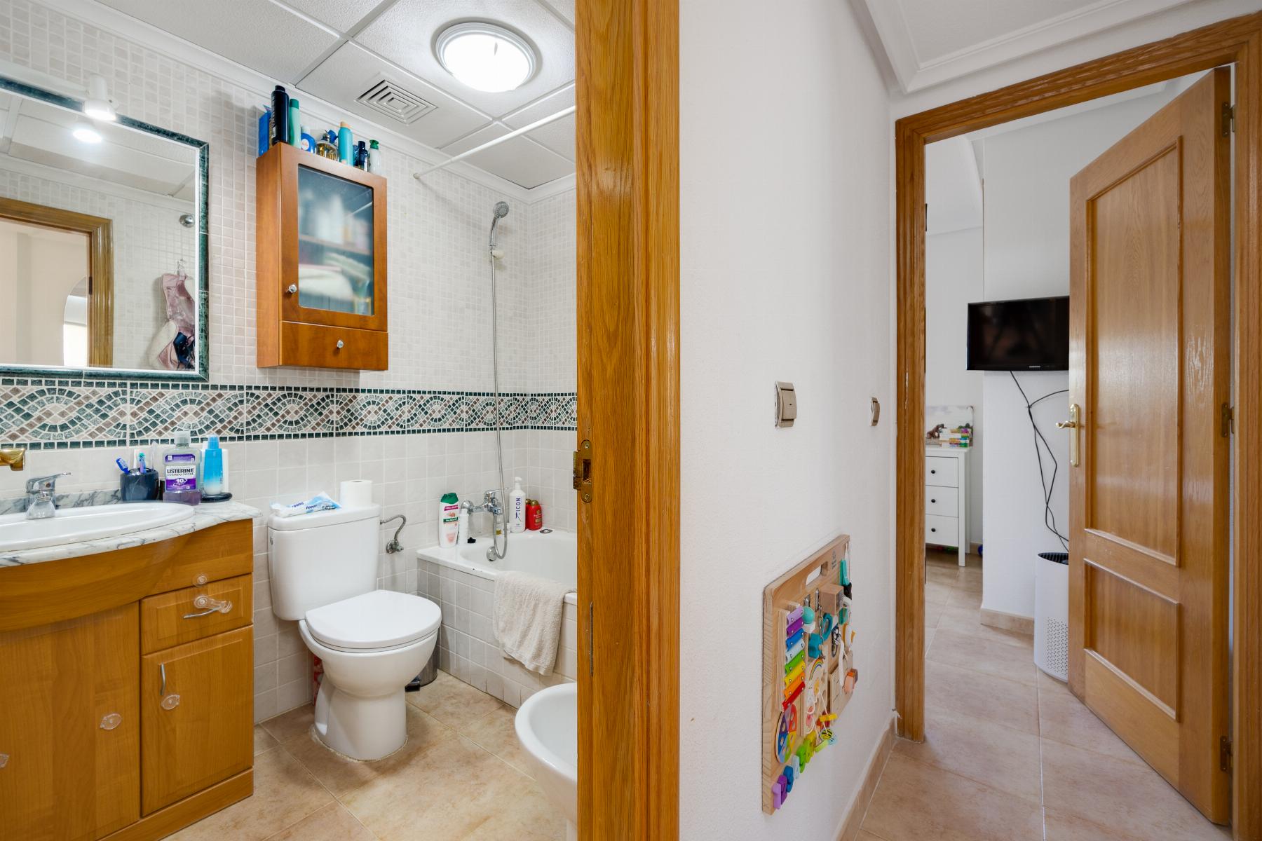 Resale - 3 Bedroom 2 Bathroom Chalet in San Fulgencio - LA MARINA  - Alicante
