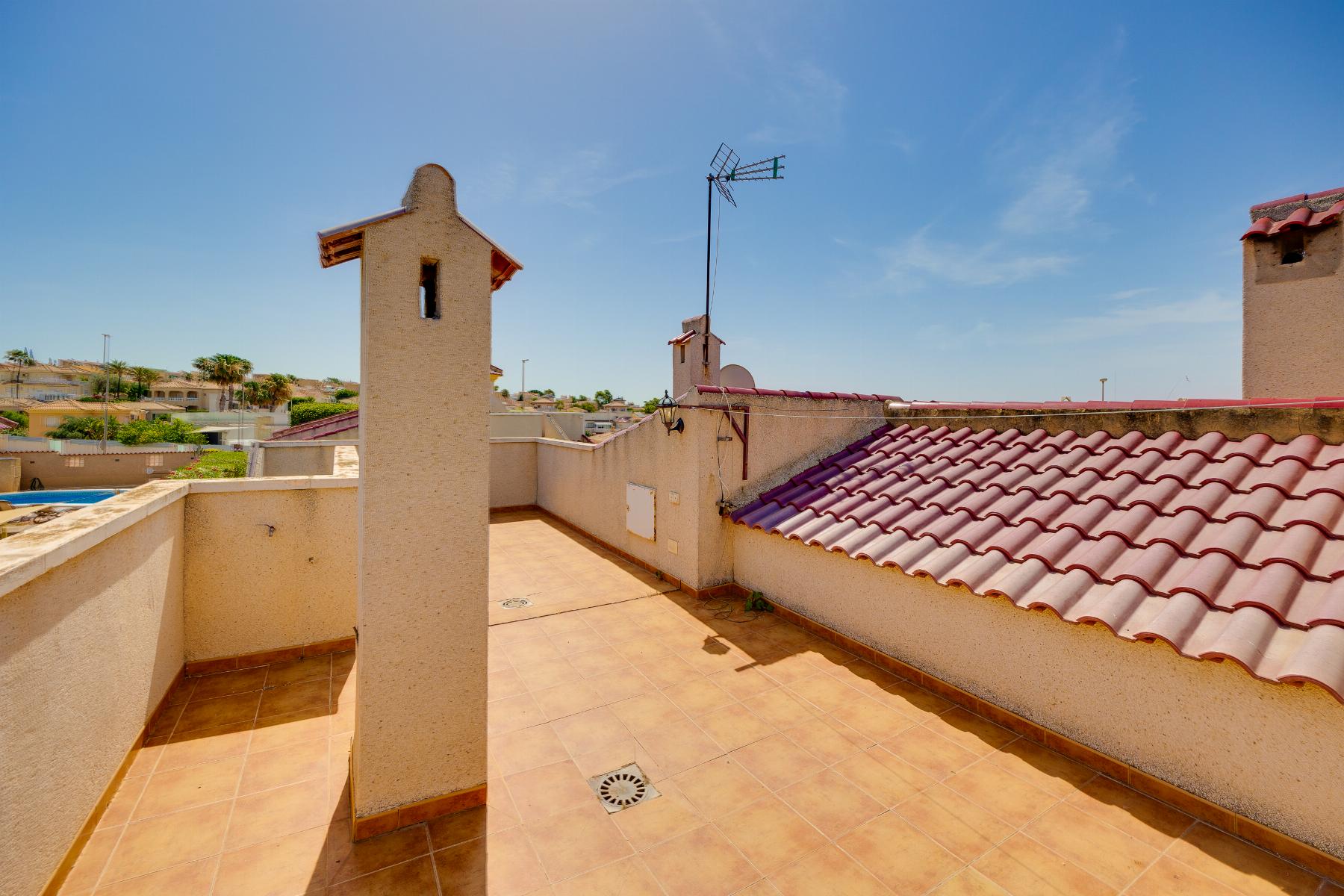 Resale - 3 Bedroom 2 Bathroom Chalet in San Fulgencio - LA MARINA  - Alicante