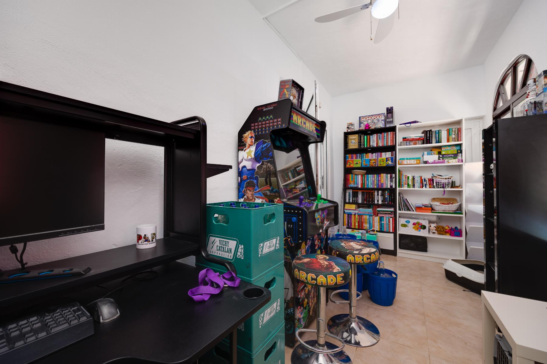 Resale - 3 Bedroom 2 Bathroom Chalet in San Fulgencio - LA MARINA  - Alicante