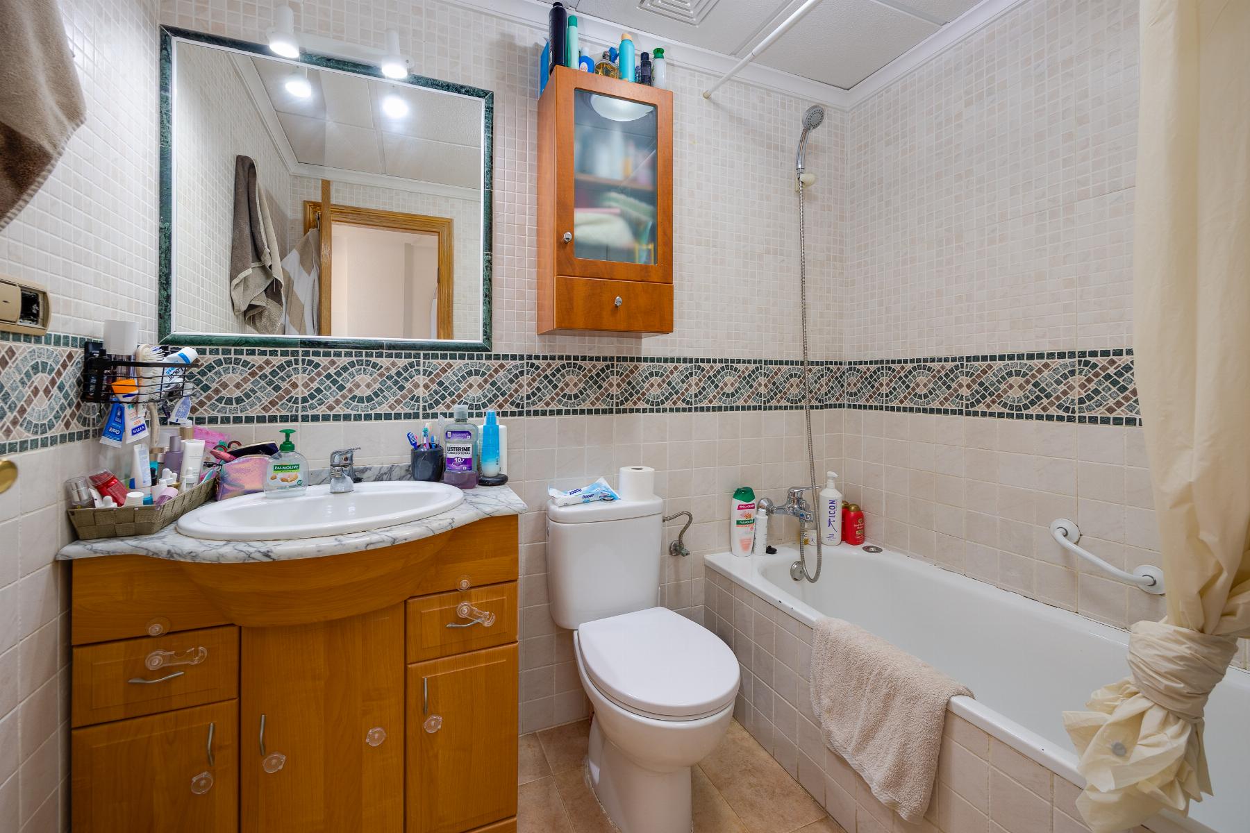 Resale - 3 Bedroom 2 Bathroom Chalet in San Fulgencio - LA MARINA  - Alicante