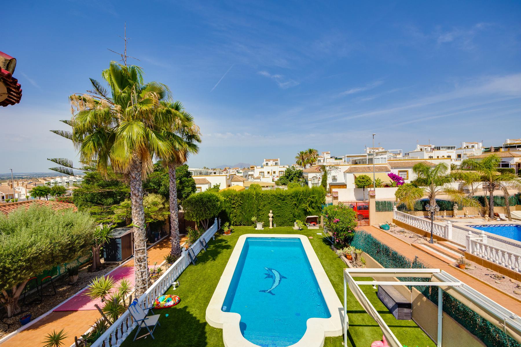 Resale - 3 Bedroom 2 Bathroom Chalet in San Fulgencio - LA MARINA  - Alicante