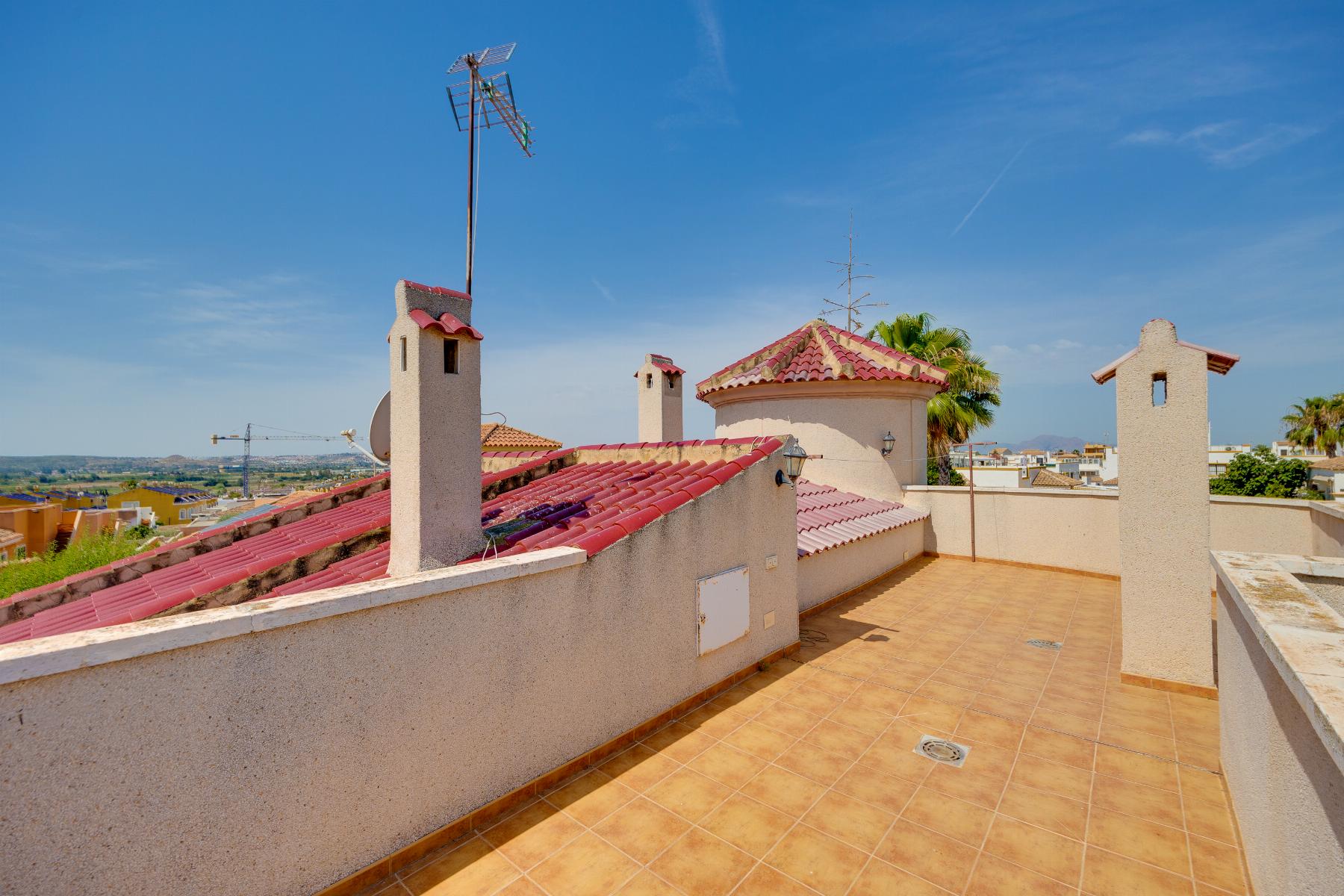 Resale - 3 Bedroom 2 Bathroom Chalet in San Fulgencio - LA MARINA  - Alicante