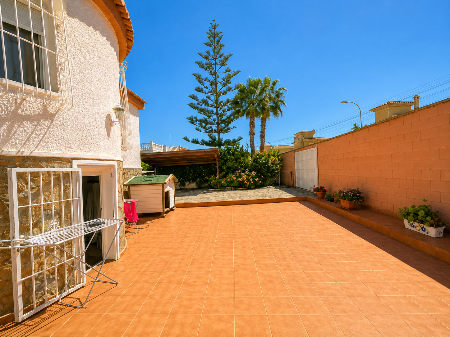 Resale - 5 Bedroom 2 Bathroom Villa in Torrevieja - La Siesta  - Alicante