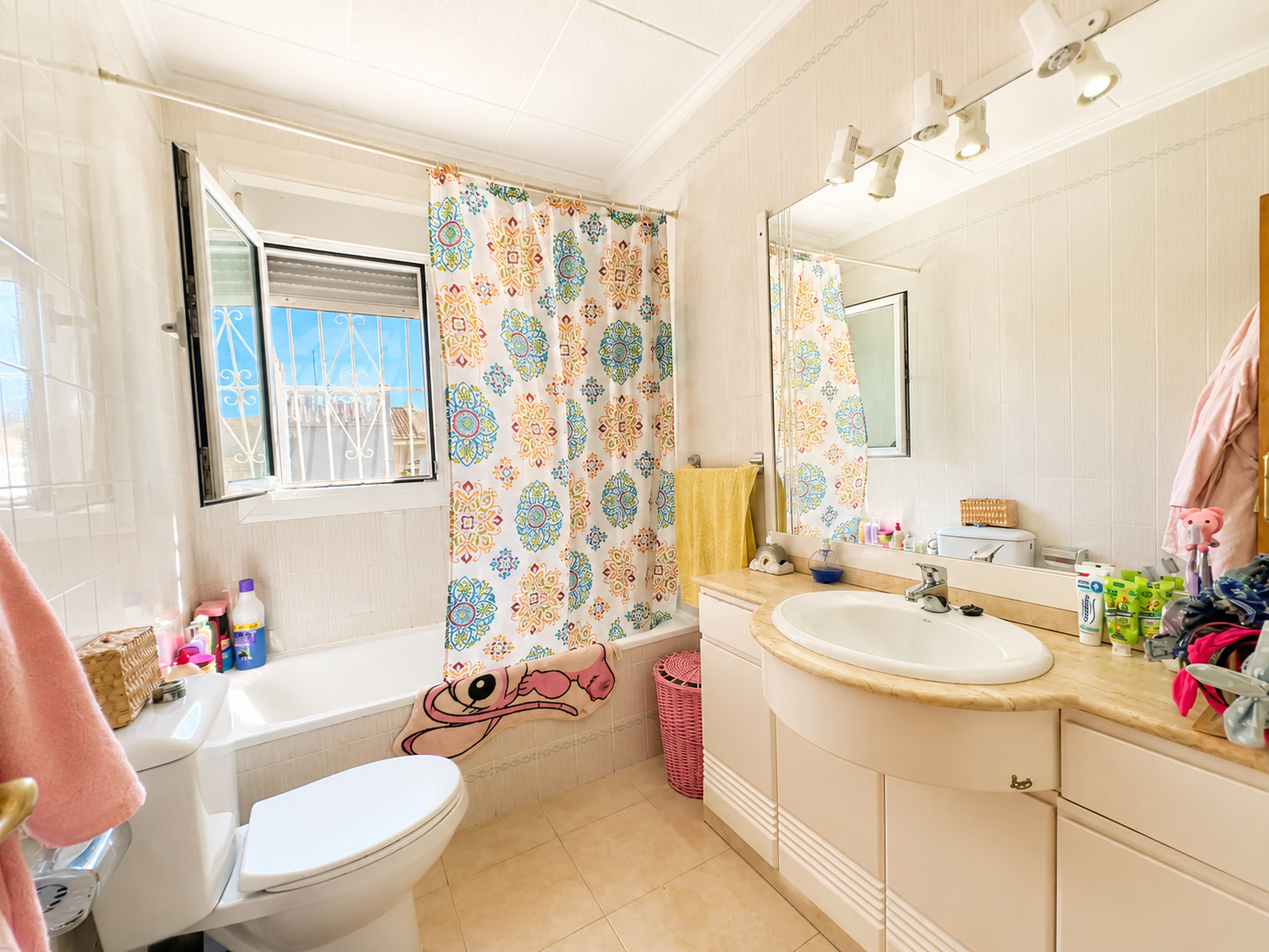Resale - 5 Bedroom 2 Bathroom Villa in Torrevieja - La Siesta  - Alicante