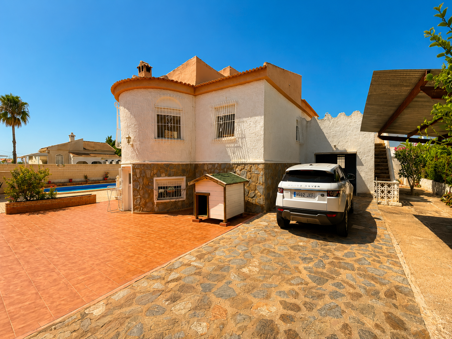 Resale - 5 Bedroom 2 Bathroom Villa in Torrevieja - La Siesta  - Alicante