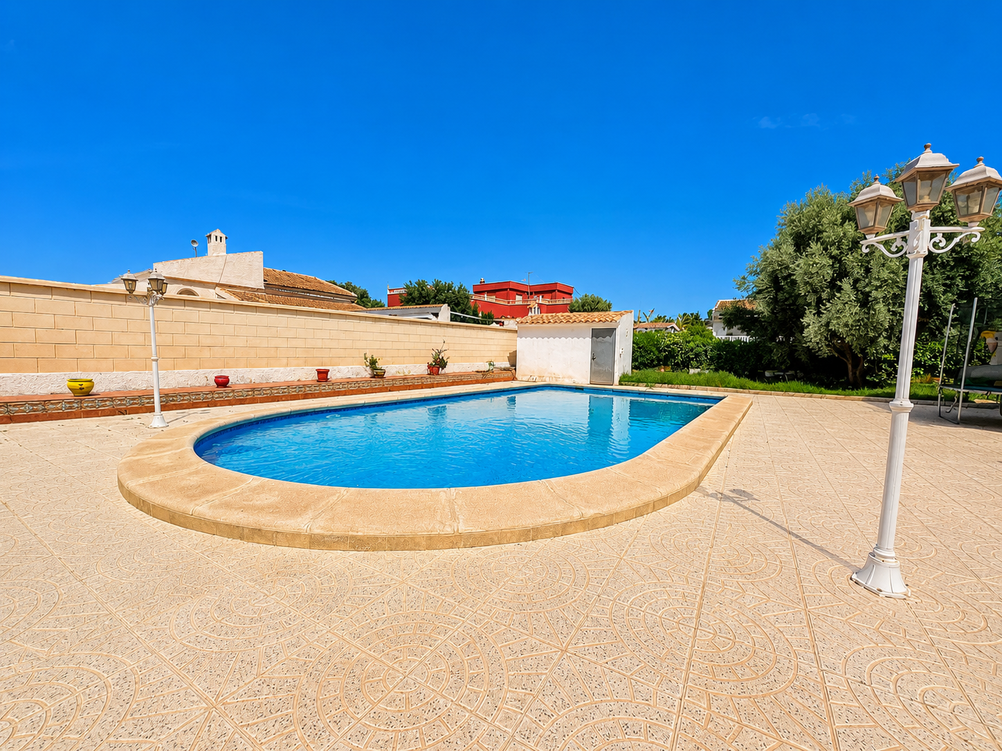 Resale - 5 Bedroom 2 Bathroom Villa in Torrevieja - La Siesta  - Alicante