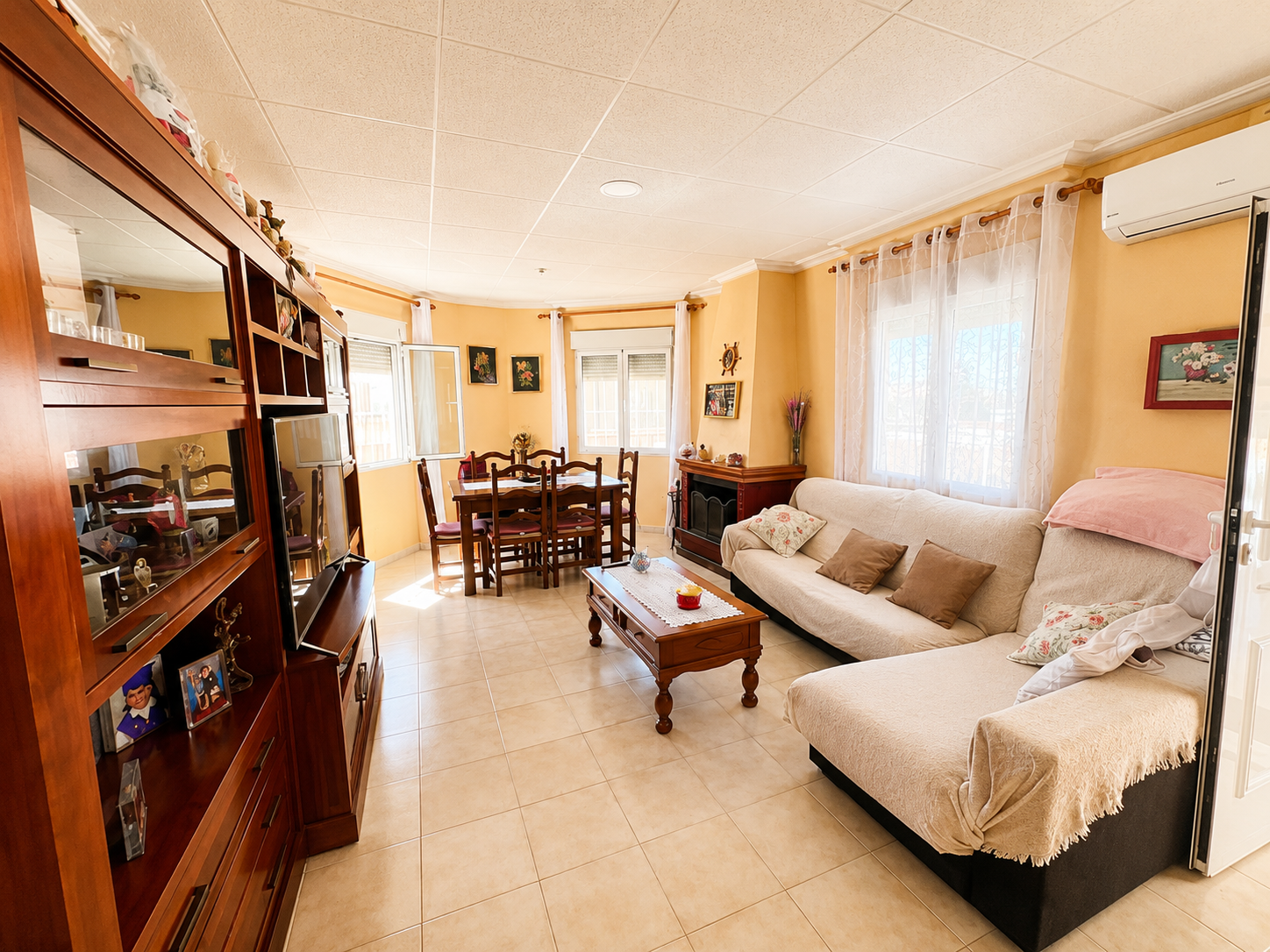 Resale - 5 Bedroom 2 Bathroom Villa in Torrevieja - La Siesta  - Alicante