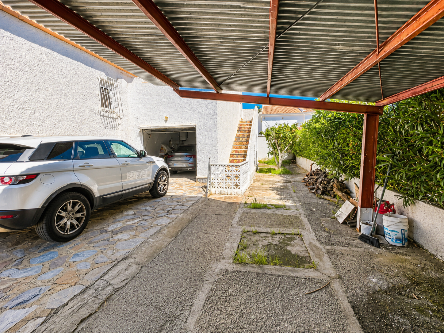 Resale - 5 Bedroom 2 Bathroom Villa in Torrevieja - La Siesta  - Alicante