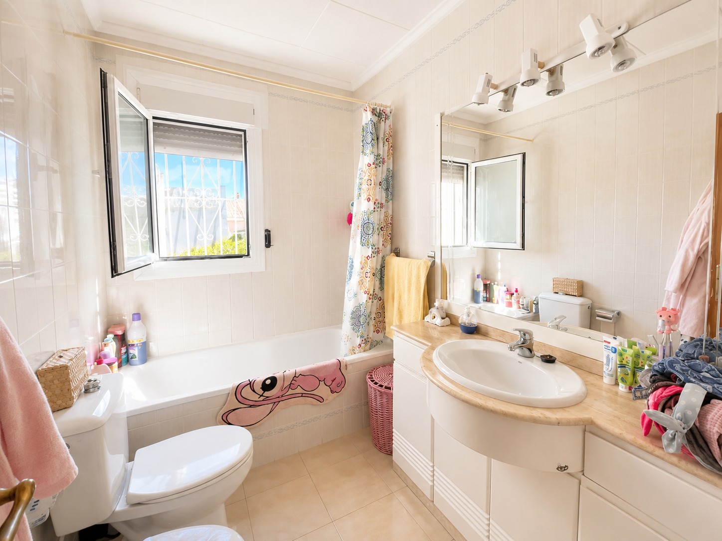 Resale - 5 Bedroom 2 Bathroom Villa in Torrevieja - La Siesta  - Alicante