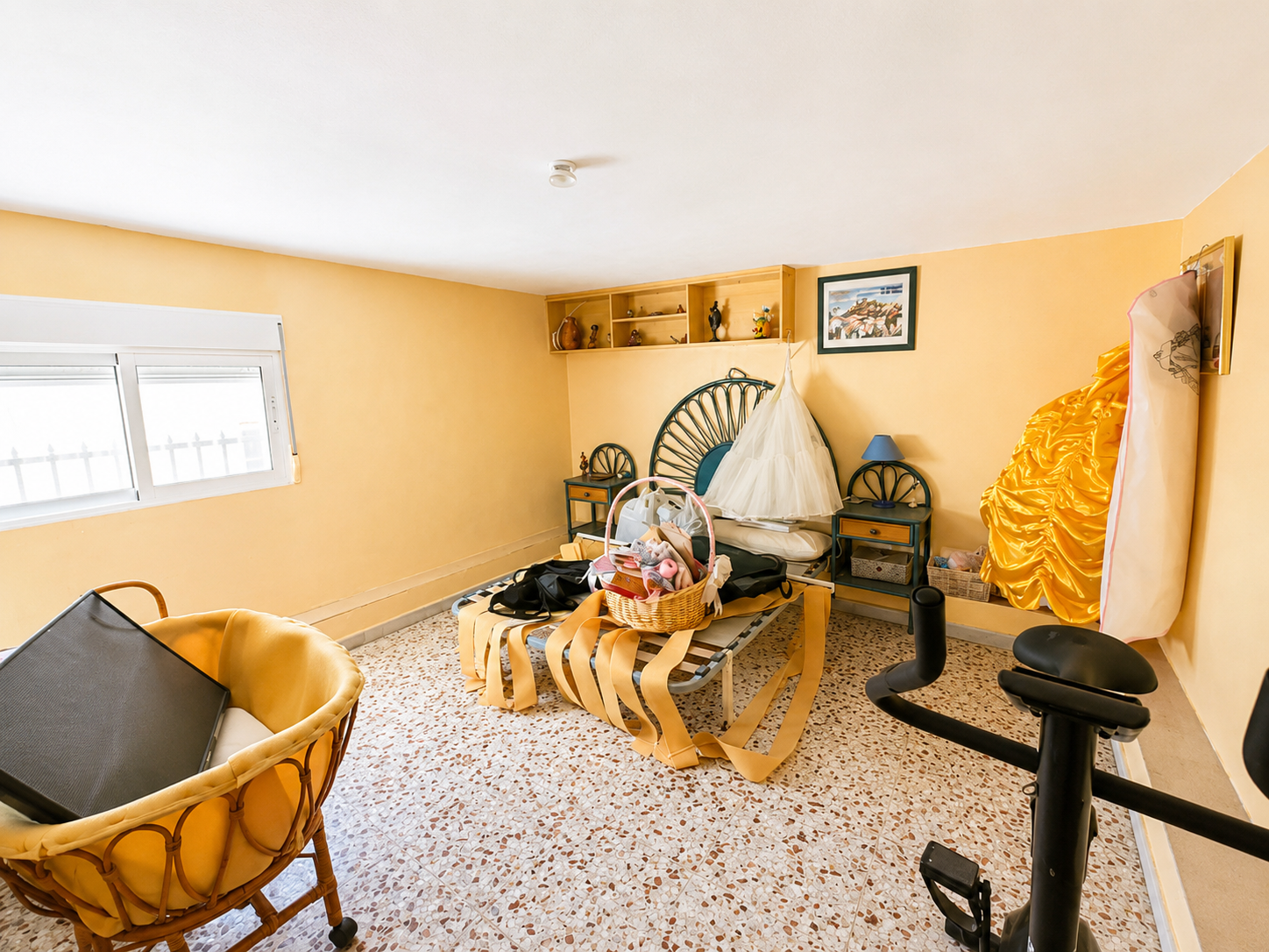 Resale - 5 Bedroom 2 Bathroom Villa in Torrevieja - La Siesta  - Alicante