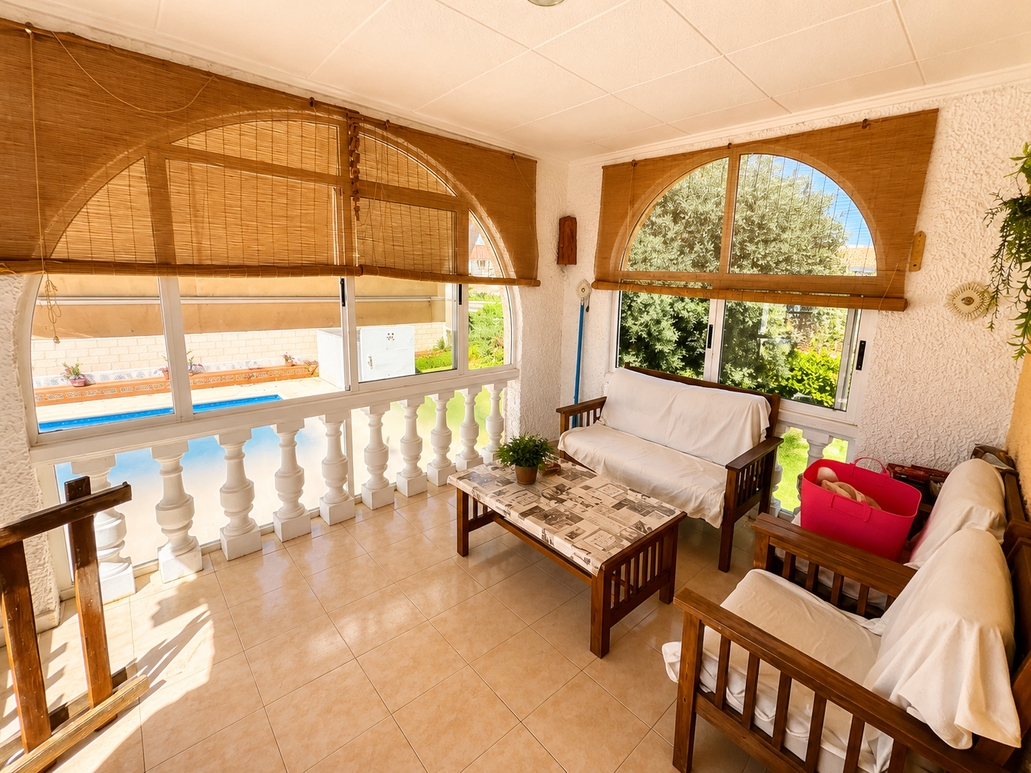 Resale - 5 Bedroom 2 Bathroom Villa in Torrevieja - La Siesta  - Alicante