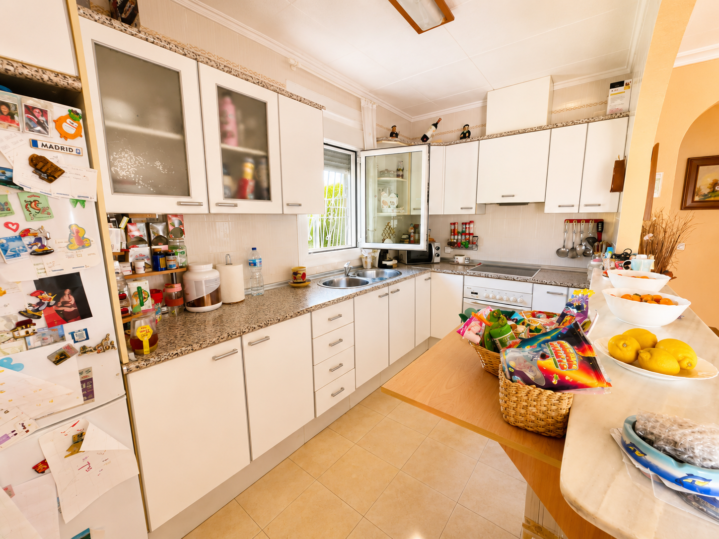 Resale - 5 Bedroom 2 Bathroom Villa in Torrevieja - La Siesta  - Alicante