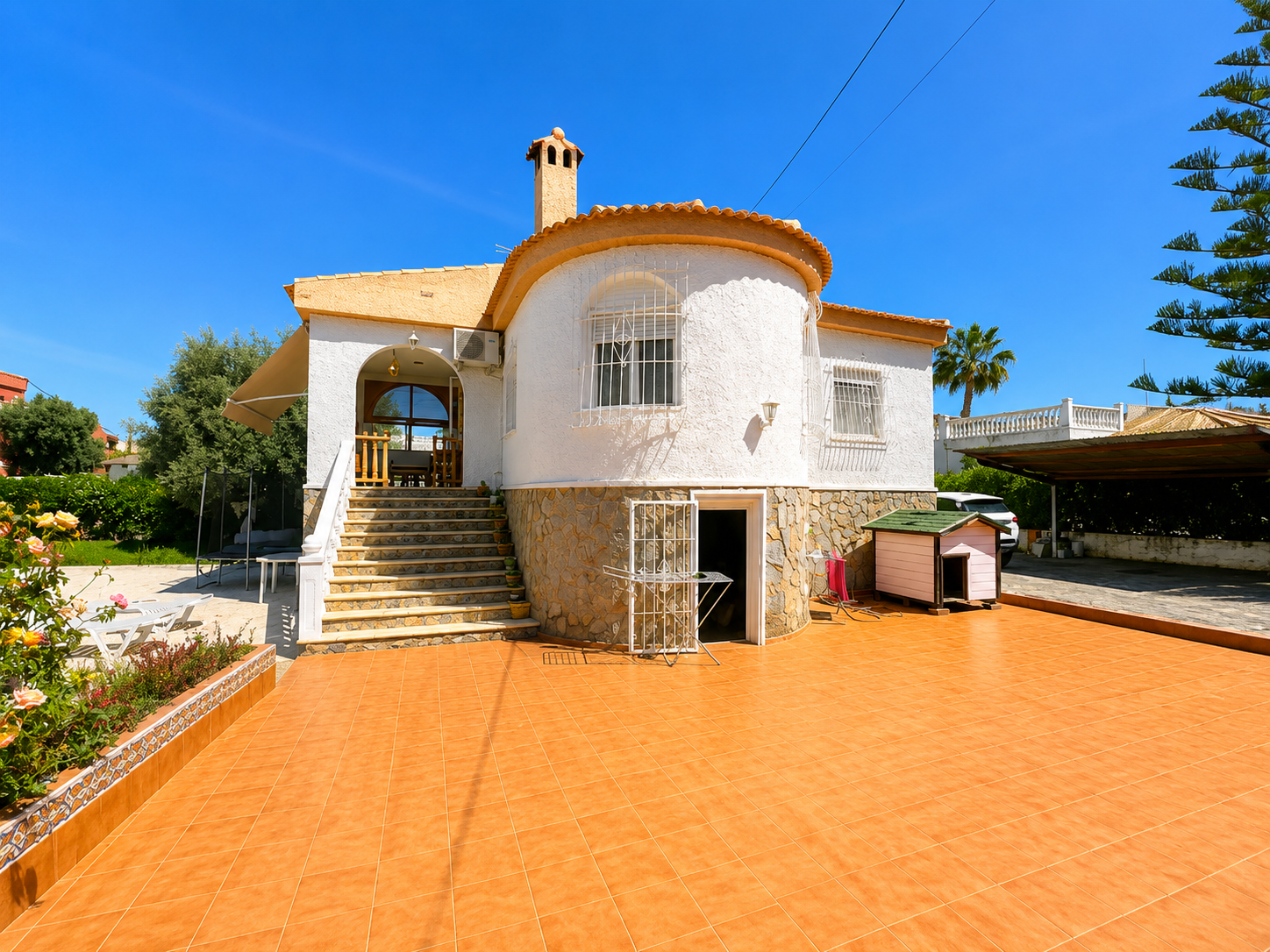 Resale - 5 Bedroom 2 Bathroom Villa in Torrevieja - La Siesta  - Alicante