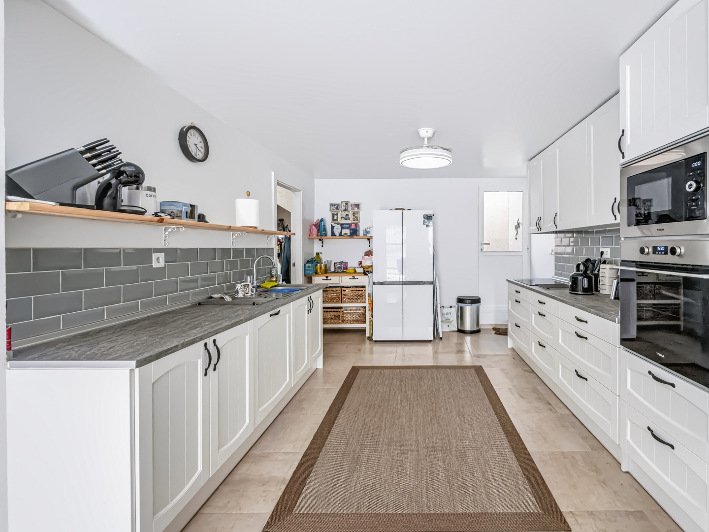 Resale - Exclusive 2 Bed 2 Bath corner plot Townhouse with a large garden and roof terrace with community pool in Ciudad Quesada - calle Onda - Alicante
