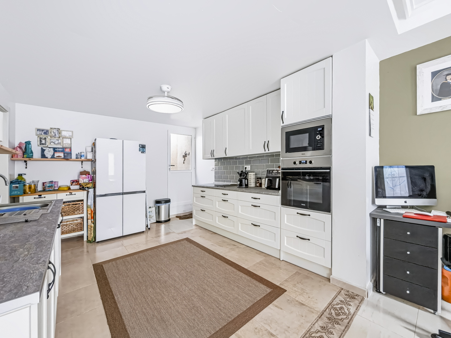 Resale - Exclusive 2 Bed 2 Bath corner plot Townhouse with a large garden and roof terrace with community pool in Ciudad Quesada - calle Onda - Alicante