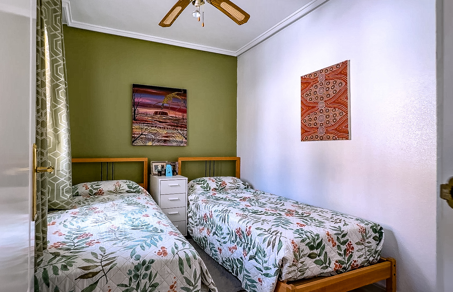 Resale - Exclusive 2 Bed 2 Bath corner plot Townhouse with a large garden and roof terrace with community pool in Ciudad Quesada - calle Onda - Alicante