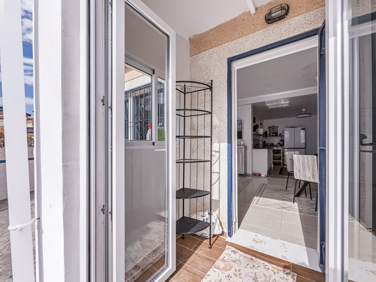 Resale - Exclusive 2 Bed 2 Bath corner plot Townhouse with a large garden and roof terrace with community pool in Ciudad Quesada - calle Onda - Alicante