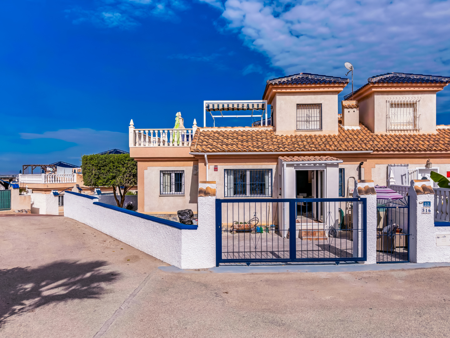 Exclusive 2 Bed 2 Bath corner plot Townhouse with a large garden and roof terrace with community pool in Ciudad Quesada