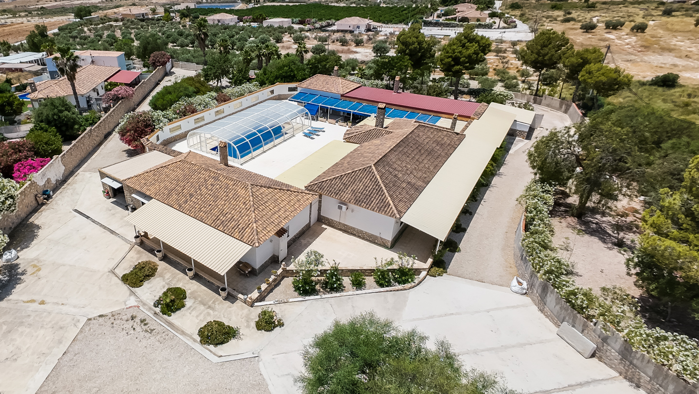 Resale - 6 Bed 4 Bath Villa with Pool and Large Plot with multiple garages in Fortuna  - calle baños 3 - Murcia
