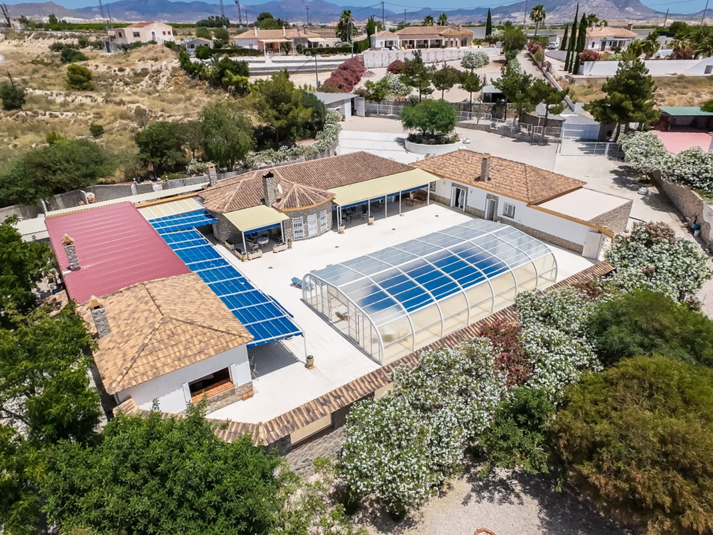 6 Bed 4 Bath Villa with Pool and Large Plot with multiple garages in Fortuna 