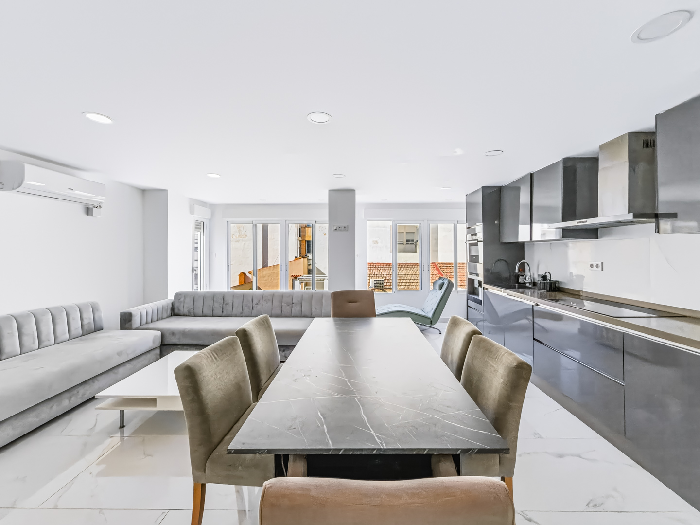 Resale - 3 Bed 2 Bath Penthouse Apartment with roof terrace in Guardamar del Segura Town Centre - carrer sant jaume  - Alicante