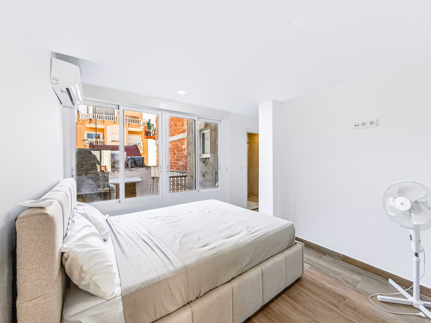 Resale - 3 Bed 2 Bath Penthouse Apartment with roof terrace in Guardamar del Segura Town Centre - carrer sant jaume  - Alicante