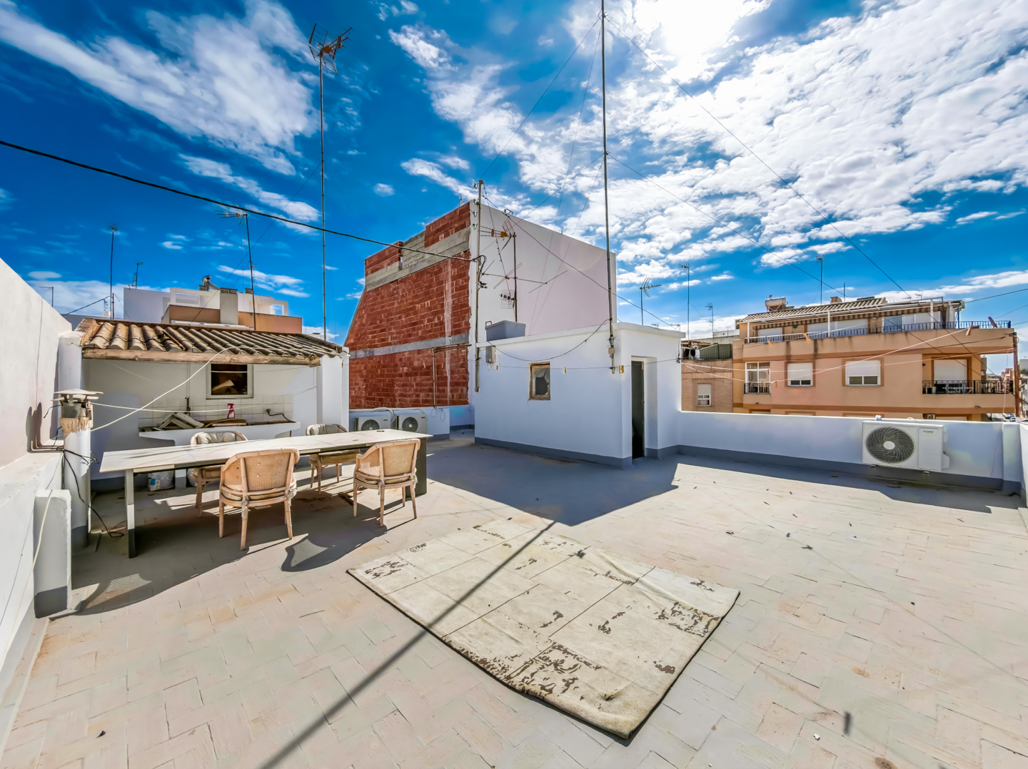 Resale - 3 Bed 2 Bath Penthouse Apartment with roof terrace in Guardamar del Segura Town Centre - carrer sant jaume  - Alicante