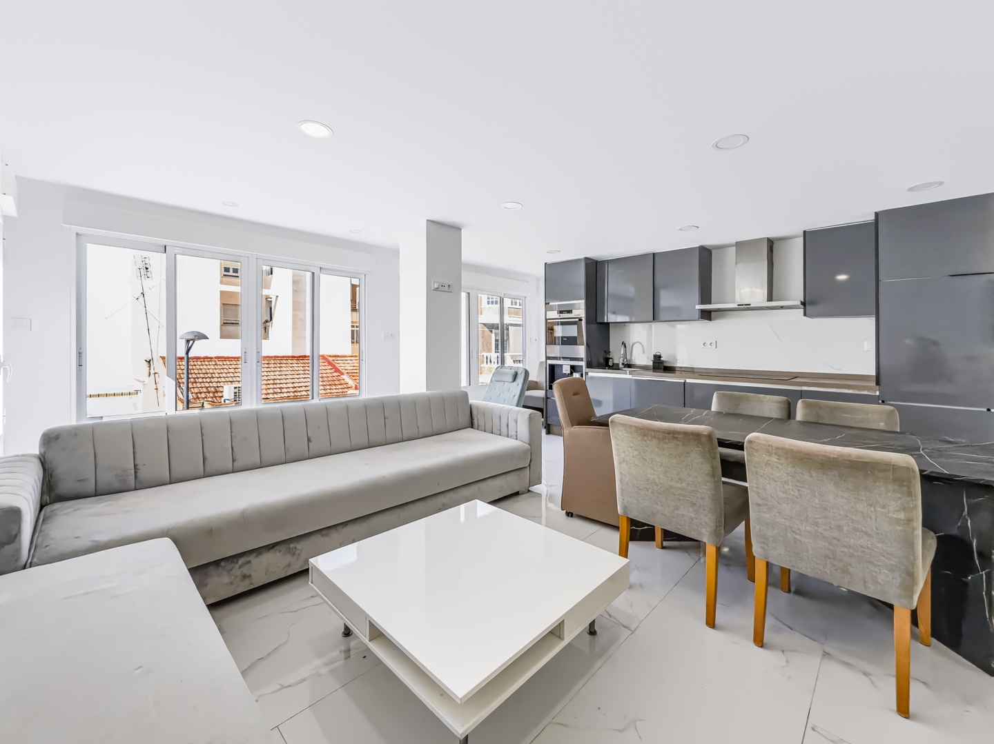 Resale - 3 Bed 2 Bath Penthouse Apartment with roof terrace in Guardamar del Segura Town Centre - carrer sant jaume  - Alicante