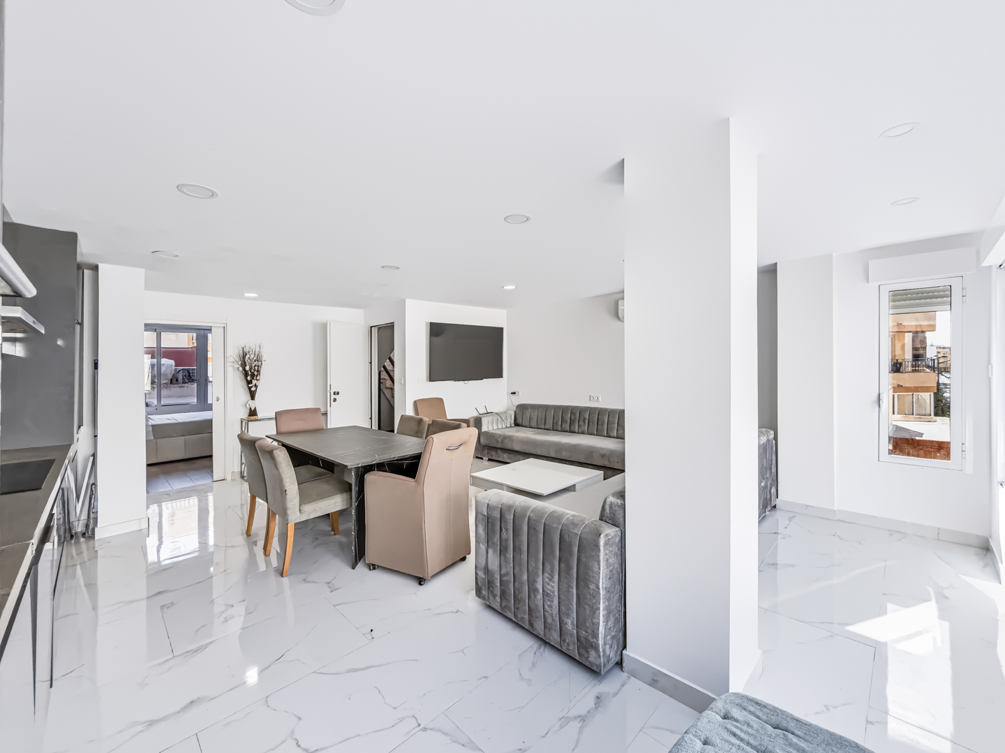 Resale - 3 Bed 2 Bath Penthouse Apartment with roof terrace in Guardamar del Segura Town Centre - carrer sant jaume  - Alicante