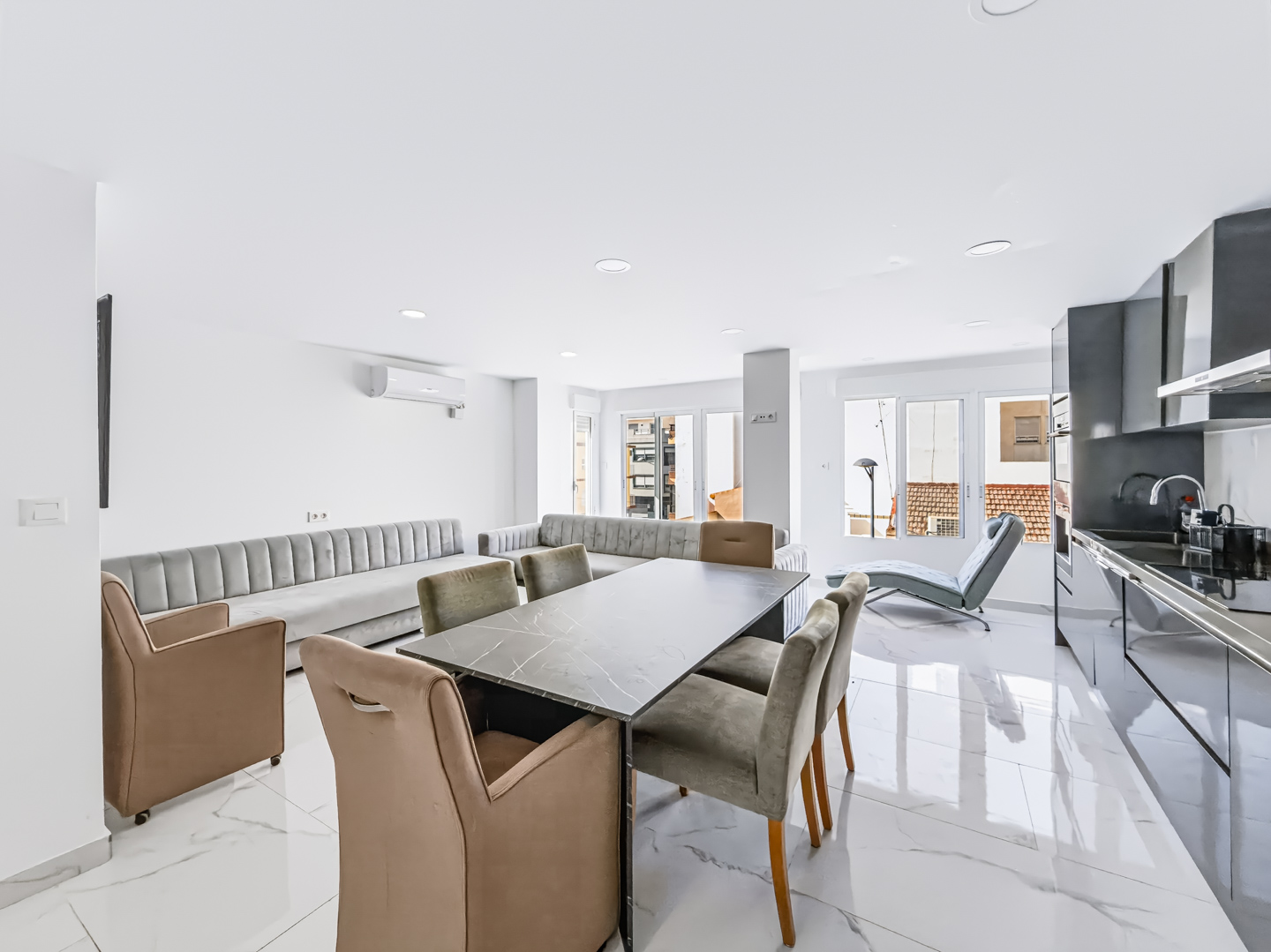 Resale - 3 Bed 2 Bath Penthouse Apartment with roof terrace in Guardamar del Segura Town Centre - carrer sant jaume  - Alicante
