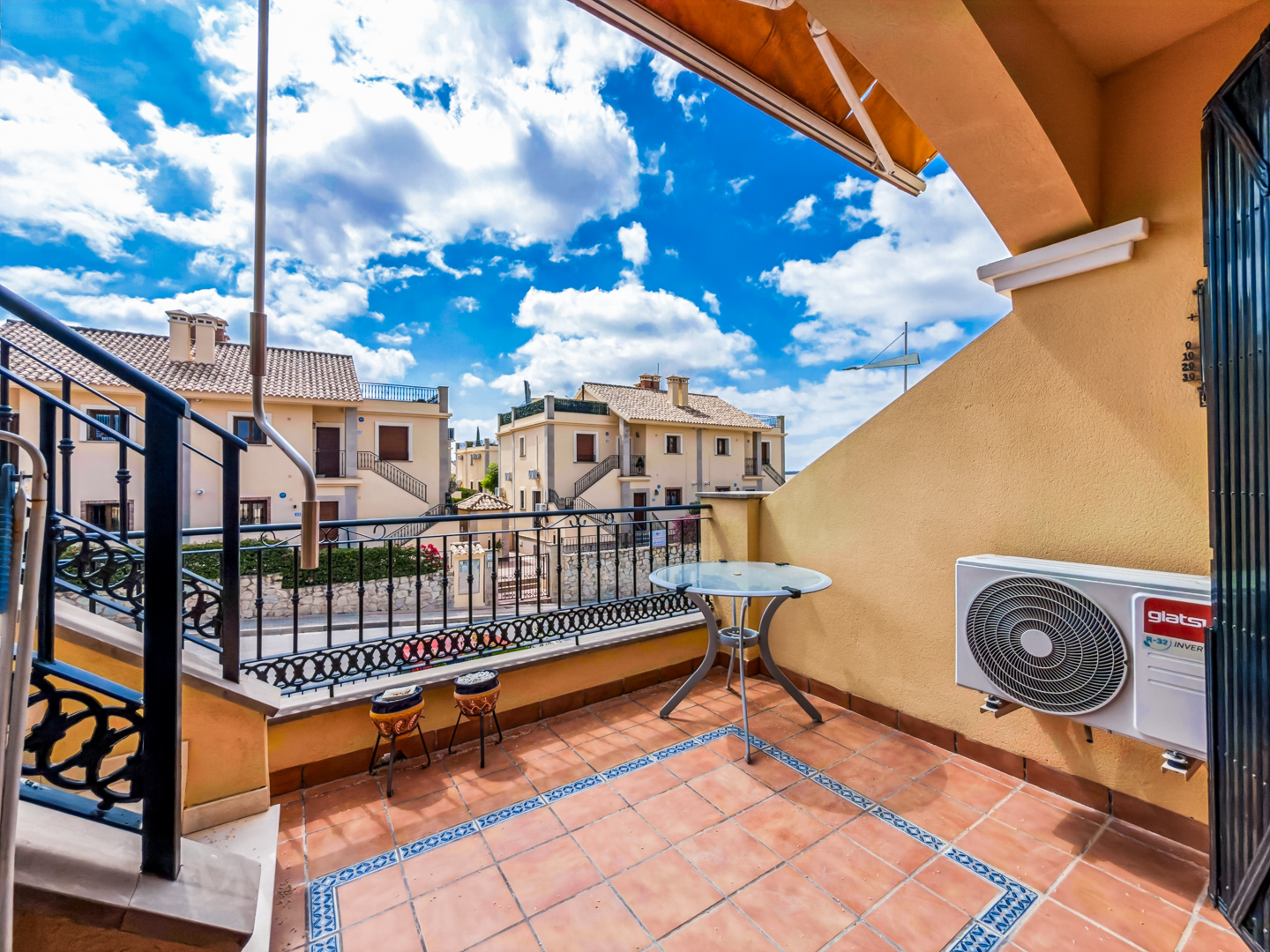 Resale - 2 Bed 2 Bath Penthouse apartment with roof terrace in La Finca Golf Algorfa, with community Pool - calle benferri la finca golf Algorfa - Alicante