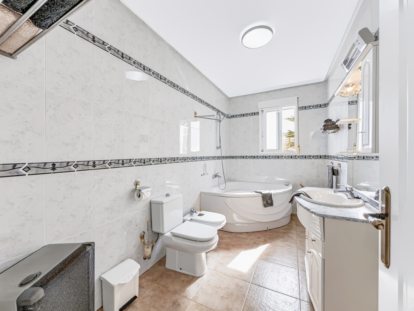Resale - 6 bedroom 4 bathroom villa and cave house for sale in Las Casicas, Fortuna - paraje de las casicas - Murcia