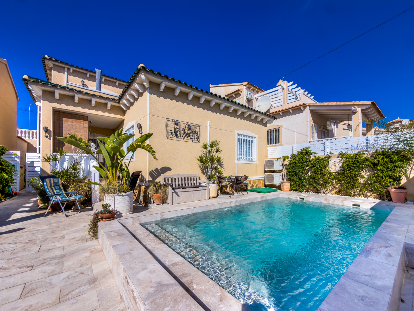 Resale - 3 Bed 3 bath Villa with Private Pool and Parking + Hot tub and Guest apartment in El Galan, Villamartin - calle marbella - Alicante