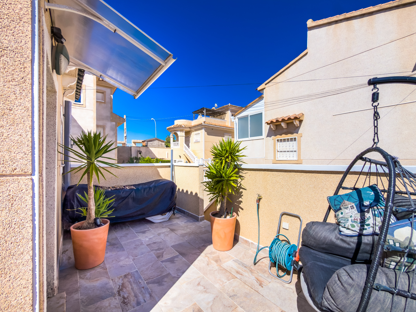 Resale - 3 Bed 3 bath Villa with Private Pool and Parking + Hot tub and Guest apartment in El Galan, Villamartin - calle marbella - Alicante